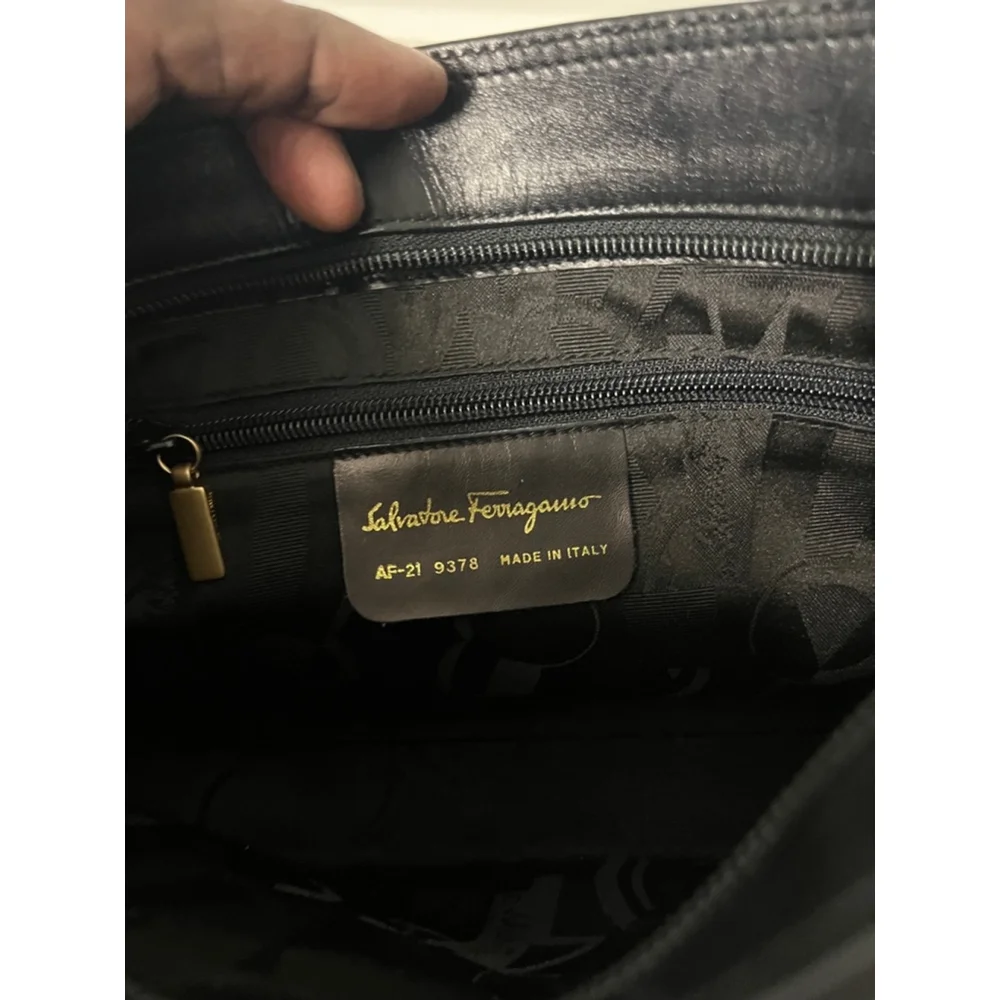 Authentic Salvatore Ferragamo Shoulder bag Gancini Calf Leather Black
